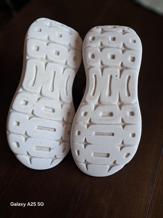 Маратонки Adidas размер 34
