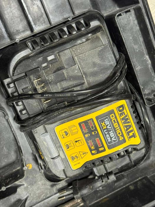 Акумулаторен винтоверт DeWALT DCD791P2 с 2 батерии и зарядно