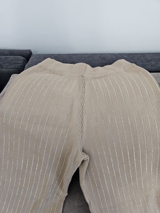 Costum din tricot cu strasuri