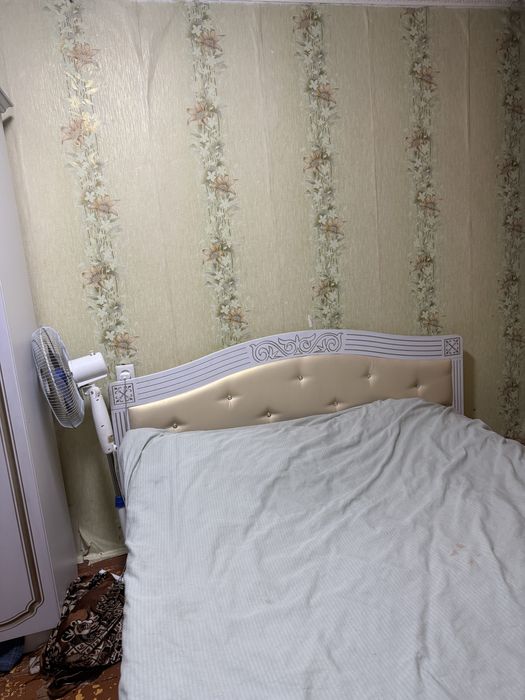 Продам спальный гарнитур