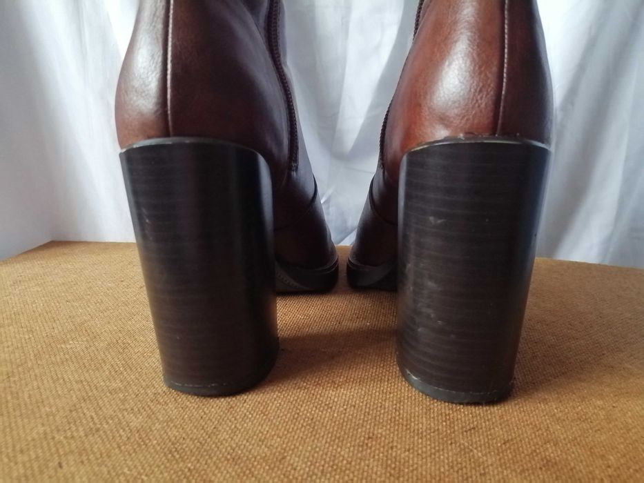 №36 Bata дамски боти естествена кожа