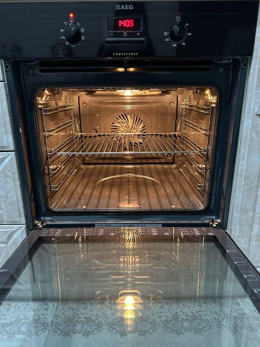 Фурна за вграждане AEG
