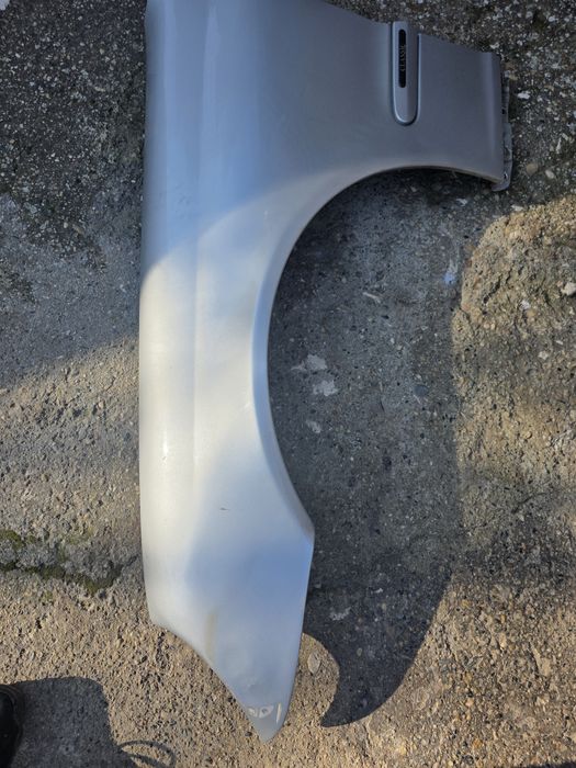 Преден десен калник за мерецедес w203