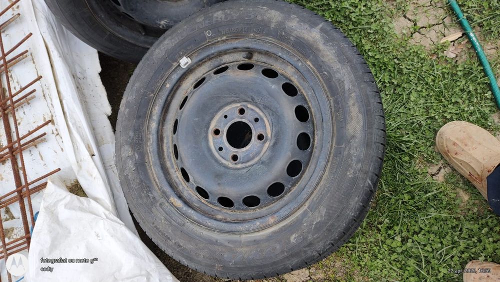 Vindem 4 cauciucuri 175/65/r14 cu geanta otel