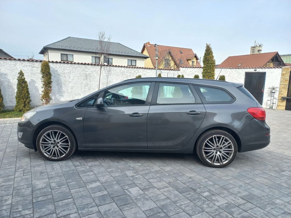 Opel Astra  J  Sport Tourer 1.7 D  Facelift 2013