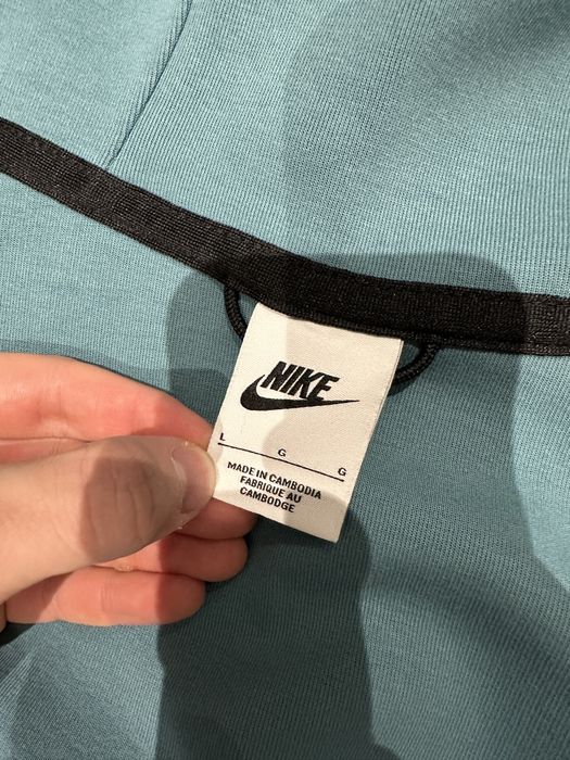 Nike tech fleece original purtat de cateva ori