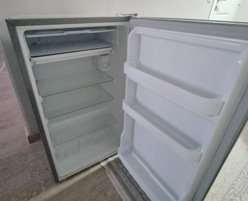 Продам холодильник офисный
