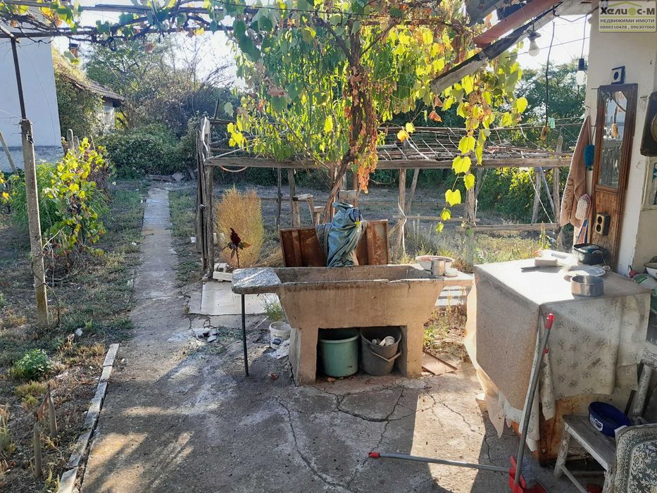 Къща с голям двор в с.Долно Белотинци, общ.Монтана