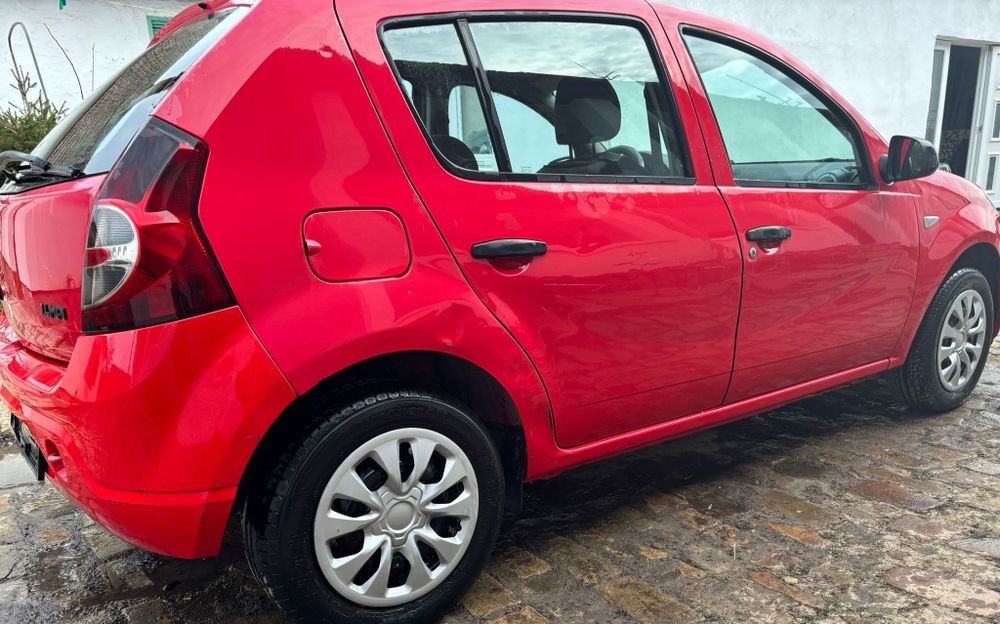 2 buc 1750 € dacia sandero benzina și GPL