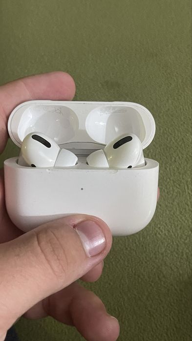 Airpods 4 и Airpods Pro