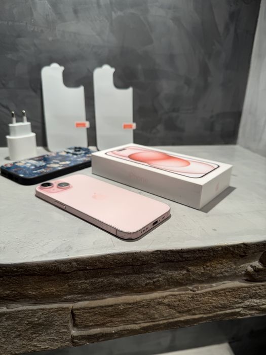 Перфектен Iphone 15 Pink + подаръци