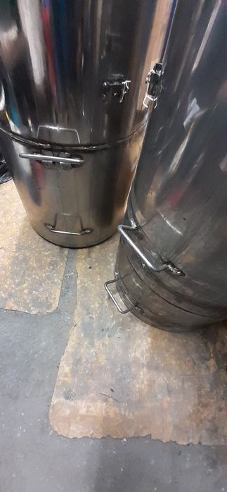 Комплект три съда за вино с поставки и Ел.част