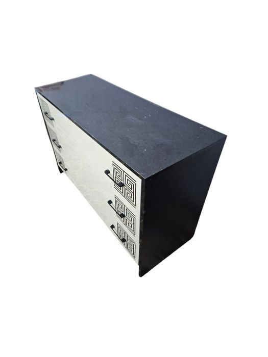 Продам вместительный комод