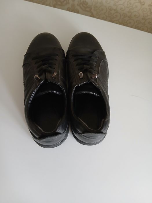 Туфли на мальчика 39 размер. Кожаные.