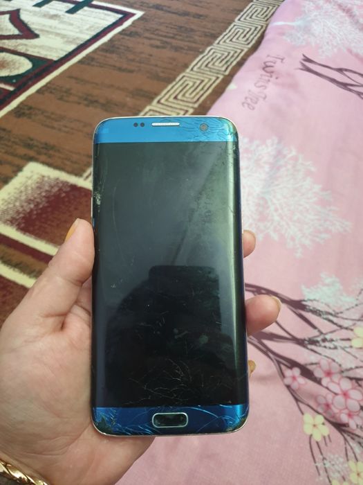 Продам телефон самсунг  с7