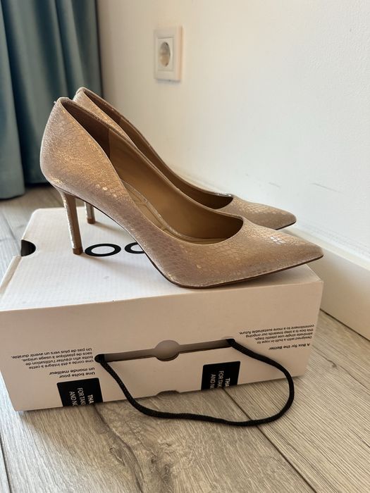 Pantofi ALDO, masura 37,5. Pret 150 lei