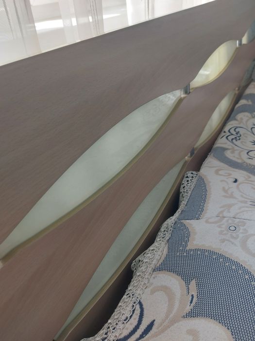 Продам большую кровать 220×1800