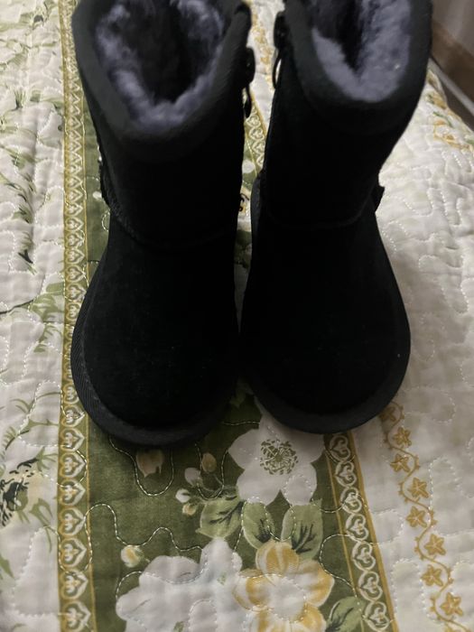 Продам детские угги