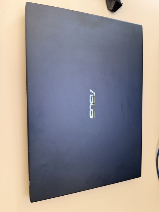 Vand laptop Asus  i5-10210U 1.6/2.1 GHz 8GB RAM Windows 11 Pro