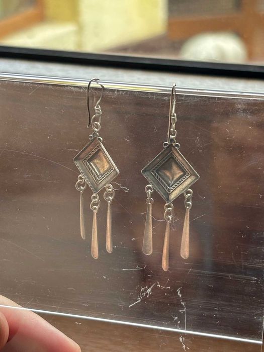 Două perechi de cercei/argint 925/modele, gramaje și prețuri diferite.