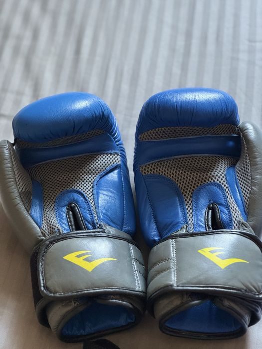 Боксерские перчатки+форма