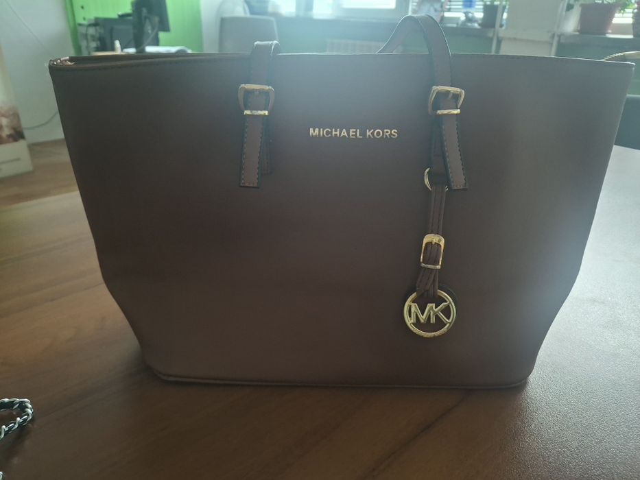 Чанта Маркова-MICHAEL KORS