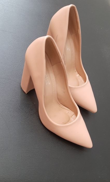 Продам женские туфли