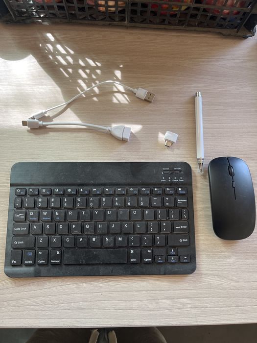 Продам планшет с набором для ноутбука