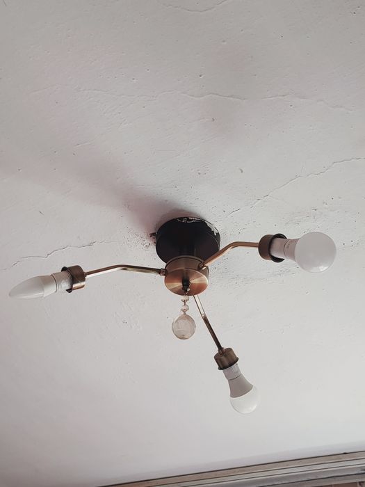 Продам люстры все три люстра . Продам люстры все три люстра