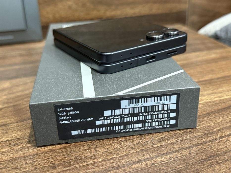 Galaxy Z Flip7 12GB/256GB vietnam