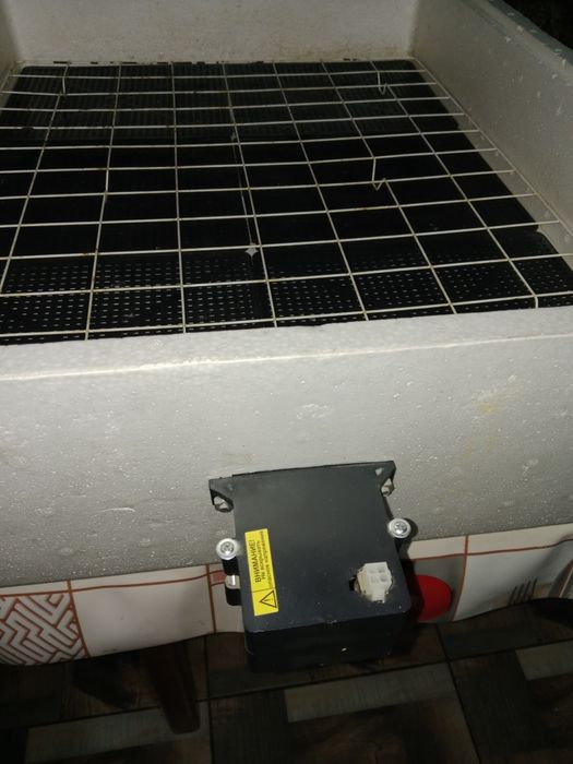 Продам инкубатор Несушка