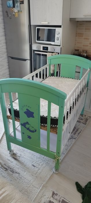 продам детскую кроватку