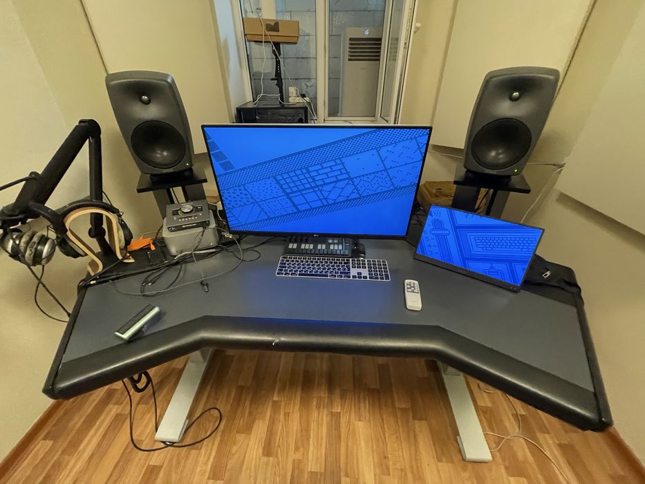 Argosy Halo G Studio Desk