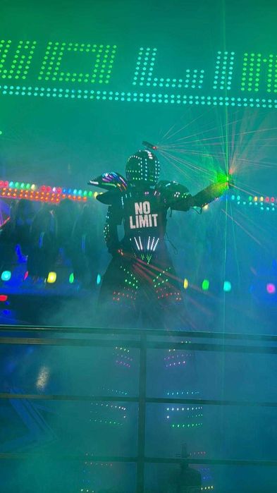 Robot LED cu Lasere pe Picioroange - Show Lumini Evenimente Party