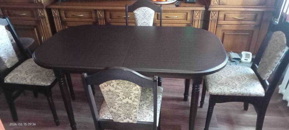Продам обеденный стол со стульями