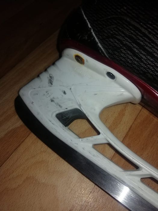 Продам коньки BAUER