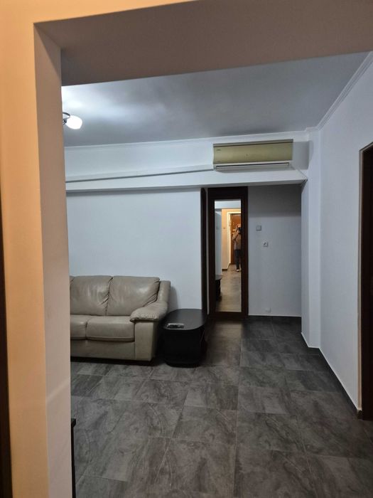Inchiriez apartament 4 camere , zona Capitol
