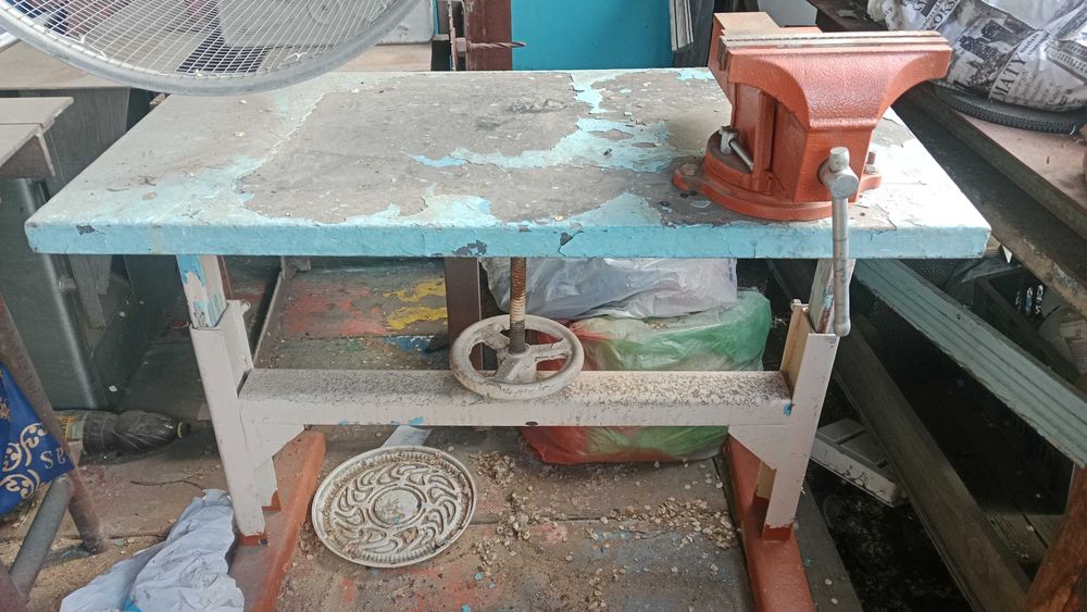 продам верстак с тисками продам