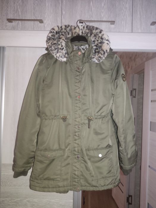 Куртка на девочку в отличном состоянии