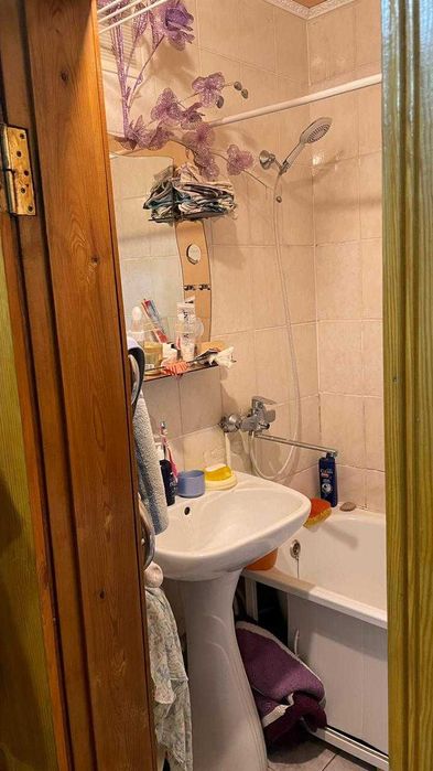 Продам 2-комн. кв,2/5 Военный городок