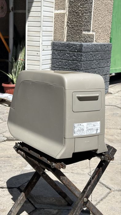 Продам оригинальную консоль tayota previa