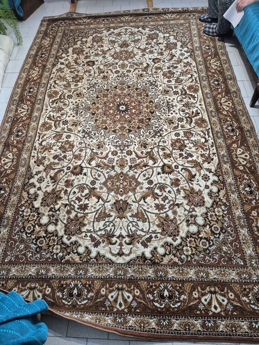 Персийски кафяв килим