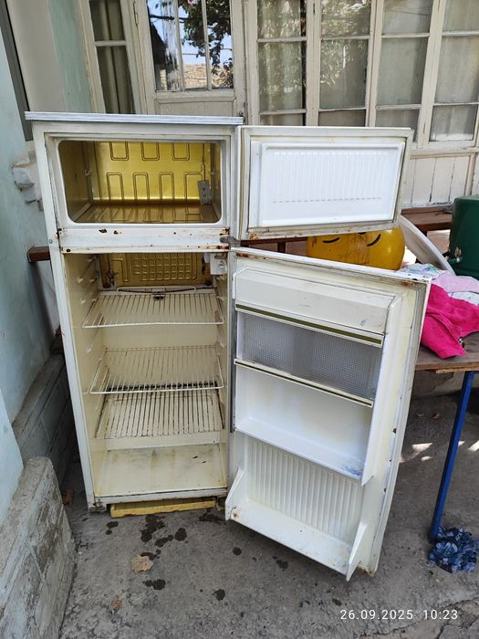Холодильник muzlatgich sssr