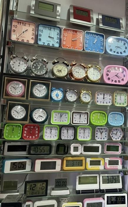 Turli turdagi led soatlar va budilniklar