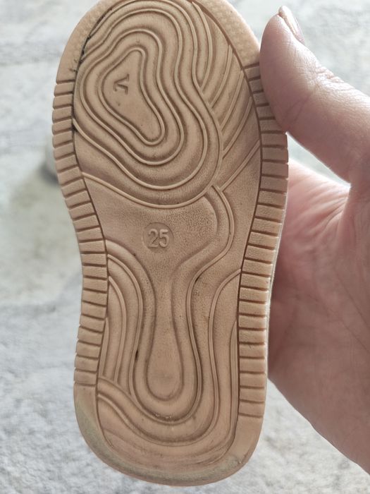 Продам красовки 2000