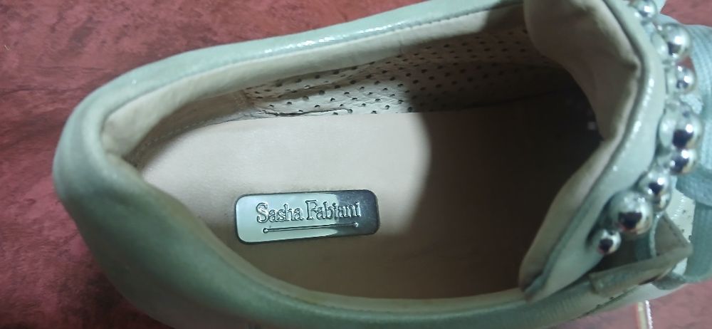 Крассовки женская. Бренд Sasha Fabiani