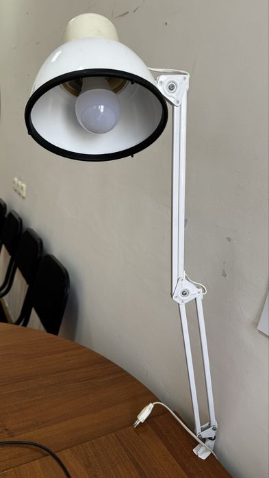 Продам настольную лампу