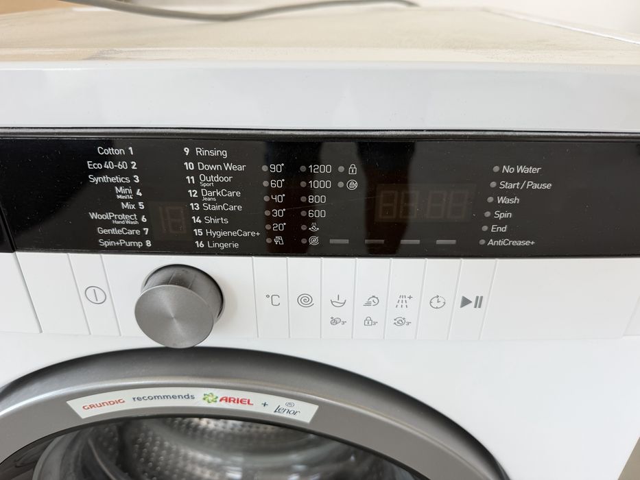 Продавам пералня Grundig GWN 37230 S
