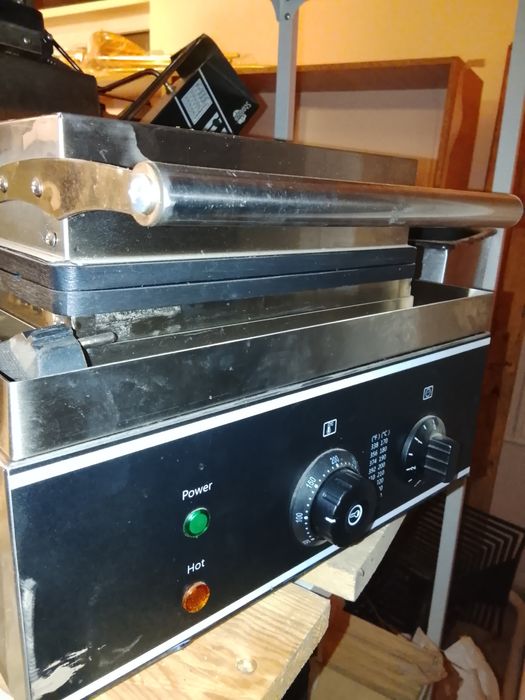 Вафельница новая 45000