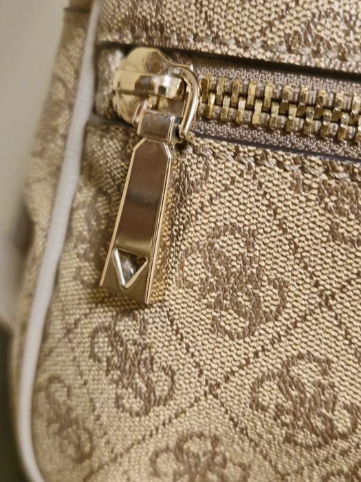 Guess оригинална дамска раница